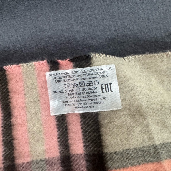 Checker Scarf - Picture 3 of 4